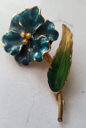 ANTIQUE VICTORIAN   GOLDTONE TEAL FLOWER WITH ENAMEL PIN