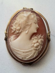 ANTIQUE VICTORIAN 14KT Yellow Gold  Hand Carved Portrait CAMEO BROOCH