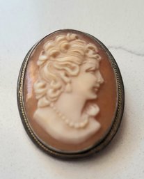 ANTIQUE VICTORIAN HAND CARVED PORTRAIT OF A BEAUTIFUL WOMAN  CAMEO  SILVER  BROOCH/PENDANT