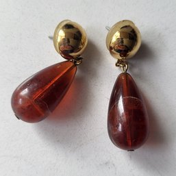 VINTAGE GOLDTONE DANGLE PIERCED EARRINGS WITH AMBER COLORED STONE