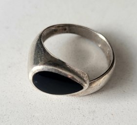 VINTAGE STERLING SILVER MARKED 925RING WITH BLACK STONE --SIZE 5 1/2