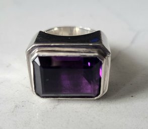 VINTAGE CONTEMPORARY MODERN   SOLID STERLING SILVER 925 OVERSIZE RING W/EMERALD CUT AMETHYST --SIZE 6 1/2