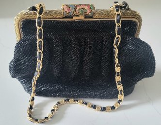 ANTIQUE 1940'S BLACK HAND BEADED EVENING PURSE WITH ENAMEL CLASP