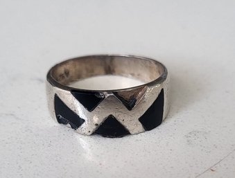 VINTAGE STERLING SILVER 925 ONYX INLAY BAND---SIZE 6 1/2