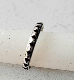 VINTAGE STERLING SILVER SPIKE BAND RING---SIZE 5 1/2-6