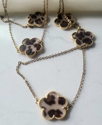 VINTAGE GOLDTONE ENAMEL ANIMAL PRINT CLOVER STATIONED NECKLACE---35'L WITH 2'EXTENDER