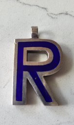 VINTAGE MARKED 900 SILVER BLOCK   LETTER 'R' PENDANT W/ DARK BLUE ENAMEL!! Solid !