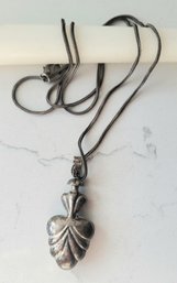 VINTAGE STERLING SILVER 925 NECKLACE WITH HEART PENDANT---29'L
