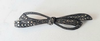VINTAGE MARKED STERLING SILVER 925 MARCASITE BOW BROOCH