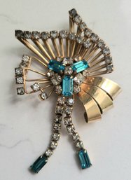 VINTAGE MARKED 'M&S' 1/20 12KGF----BROOCH WITH BLUE & CLEAR RHINESTONES