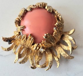 VINTAGE MARKED 'DEMARIO' GOLDTONE BROOCH W/CORAL COLOR STONE