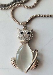 VINTAGE GOLDTONE NECKLACE WITH TALL   CAT PENDANT WITH RHINESTONES-JELLY BELLY STYLE!