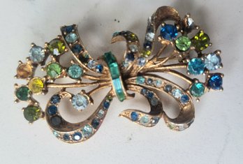 VINTAGE  QUALITY GOLDTONE BROOCH WITH BLUE & GREEN RHINESTONES