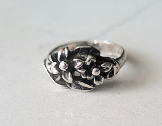 VINTAGE STERLING SILVER 925 FLORAL RING WITH MAKERS MARK--SIZE 5 1/2