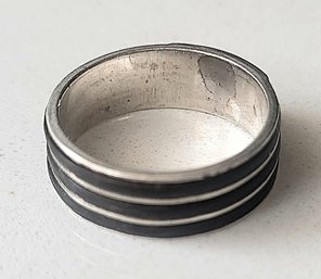 VINTAGE STERLING SILVER (WEI-800?) RING WITH BLACK INLAID--SIZE 5 -5 1/2