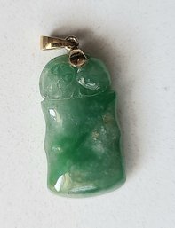 VINTAGE MARKED 750  ( 18 Kt) YELLOW GOLD  APPLE  GREEN CARVED JADE PENDANT