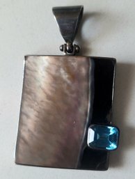 VINTAGE CONTEMPORARY MODERN STERLING SILVER MARKED 925 PENDANT WITH LIGHT BLUE STONE