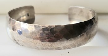 VINTAGE STERLING SILVER MARKED 925 HAMMERED CUFF BRACELET