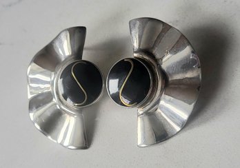 VINTAGE STERLING SILVER MARKED 925 ONYX INLAY FAN DROP PIERCED EARRINGS