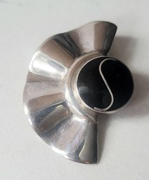 VINTAGE STERLING SILVER MARKED 925 MEXICO ONYX INLAY FAN BROOCH