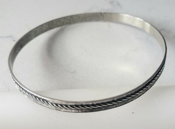 VINTAGE STERLING SILVER MARKED 'DANE CRAFT' ETCHED TWISTED BANGLE