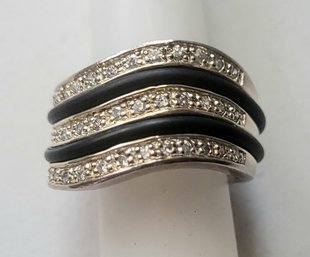 VINTAGE SILVERTONE CUBIC ZIRCONIA AND RUBBER WAVE BAND--SIZE 8 1/2-9