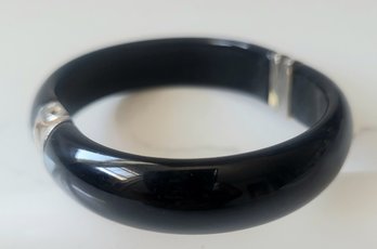 VINTAGE  CONTEMPORARY MODERN  LuciteBLACK BANGLE BRACELET WITH MAGNETIC CLOSE