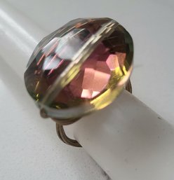 VINTAGE GOLDTONE RING WITH LARGE COLORFUL STONE---SIZE 8