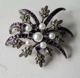 VINTAGE SILVERTONE BROOCH WITH PEARLS & CLEAR & PURPLE RHINESTONES