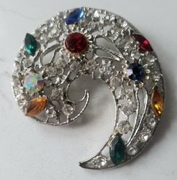 VINTAGE SILVERTONE BROOCH WITH COLORED STONES & RHINESTONES