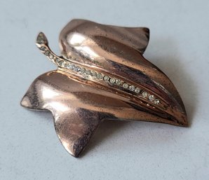 VINTAGE MARKED STERLING LEAF BROOCH WITH RHINESTONES