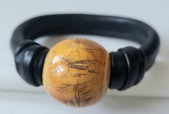 VINTAGE BLACK BANGLE WITH LARGE BEAD