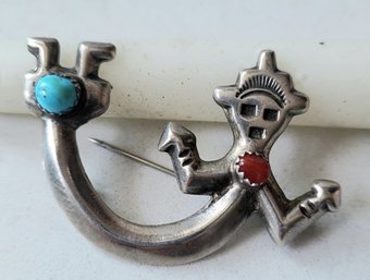 VINTAGE SILVER NATIVE AMERICAN 'KACHINA' FIGURE BROOCH WITH TUQUOISE & CORAL