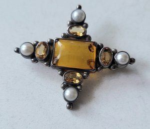 VINTAGE STERLING SILVER MARKED 925 'JCD' BROOCH WITH AMBER STONE & PEARLS