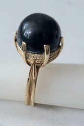 VINTAGE GOLDTONE RING WITH BLACK STONE---SIZE 5