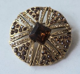 VINTAGE GOLDTONE BROOCH WITH BROWN STONE & RHINESTONES