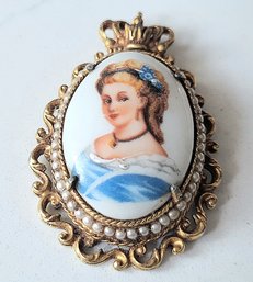 VINTAGE MARKED 'LIMOGES' MADE IN FRANCE HAND PAITED PORTRAID PENDANT WITH SEED PEARLS