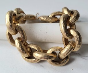 VINTAGE HEAVVY GOLDTONE  HAMMERED LINK BRACELET---8'L