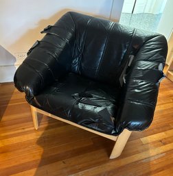 RARE 1980S HJELLEGJERDE MOBLER MADE IN NORWAY BLACK LEATHER AND WOOD ARM CHAIR