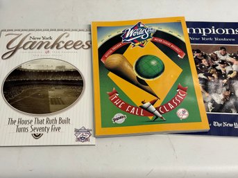 1998 - Yankees Yeabook World Series Lot OF 3 Magazines