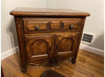 Vintage Pair Of Thomasville Wood Nightstands