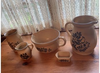 Vintage ' Phaltzgraff' Five Piece Pottery Collection