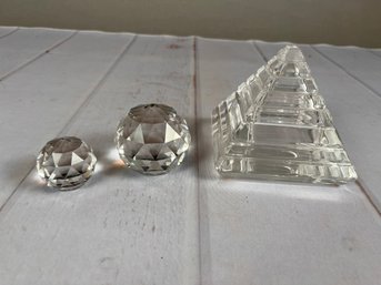 Pretty Lot Of Cut Glass Color-changing Paperweights And A Tiffany & Co. Glass Pyramid Trinket Box