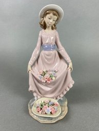 Lladro Figurine, Flowers In The Basket 5027, Girl With Flowers In A Basket And In Her Dress