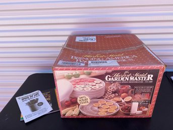 Vintage American Harvest Garden Master Deluxe, High-speed Food Dehydrator With Recipes