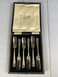 Lovely Set Of Antique Pastry Or Dessert Forks By Martin Hall & Co, Sold In London, 65 Grams