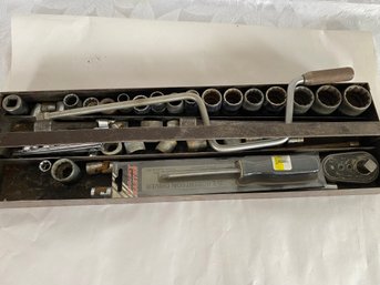 Heavy Duty Socket Set With 1/2' And 3/8' Drives