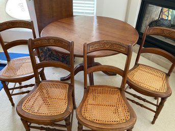 Vintage Solid Wood Pedestal Table With 2 Leaves And 4 Chairs With Caned Seats