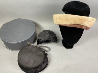 Lovely Set Of 3 Vintage Formal Dress Hats And A Hard Sides Hat Carrying Case