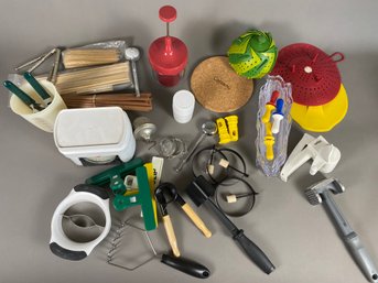 Fun Lot Of Kitchen Tools, Including A Food Chopper, Kitchen Scale, Citrus Juicer, Apple Slicer, Etc.